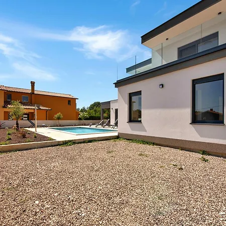 Luna, A Luxurious Close To The Sea Feriehus Nedeščina