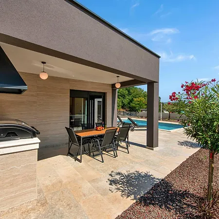 Feriehus Luna, A Luxurious Close To The Sea *