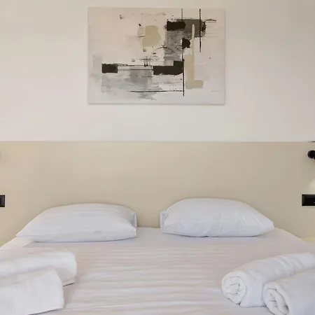 Luna, A Luxurious Close To The Sea