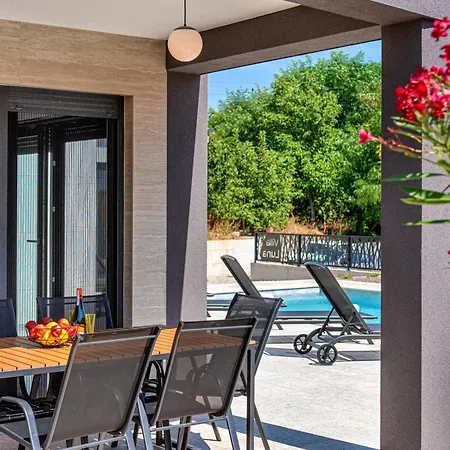 Prázdninový dům Luna, A Luxurious Close To The Sea Nedeščina