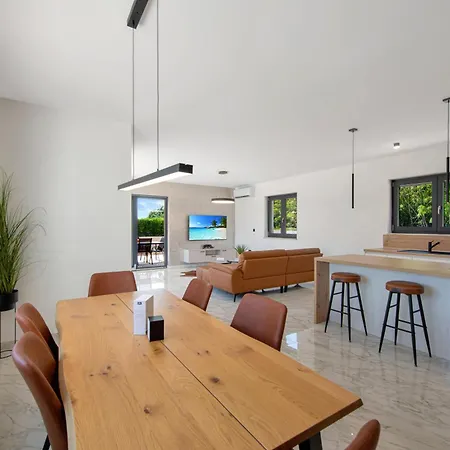Feriehus Luna, A Luxurious Close To The Sea Nedeščina